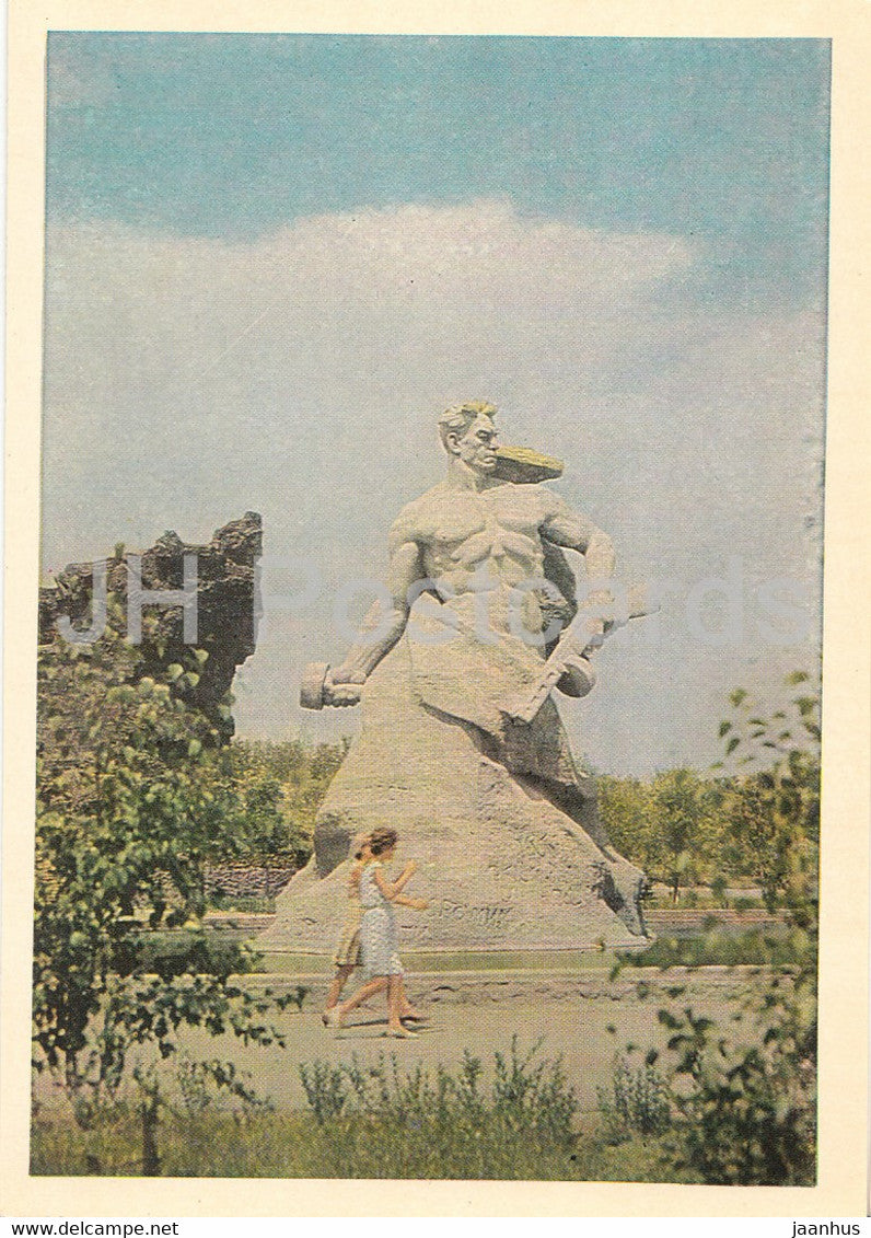Volgograd - Mamaev Kurgan barrow - sculpture Die but do not surrender - monument - 1967 - Russia USSR - unused - JH Postcards