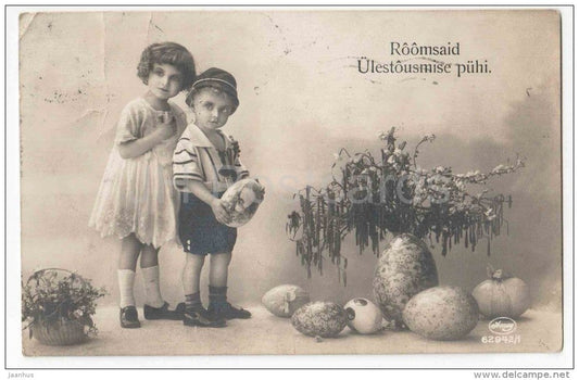 Easter Greeting Card - boy and girl - eggs - carriage - Amag 62942/1 - circulated in Estonia Pärnu-Tallinn Mail Wagon - JH Postcards