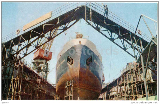 in the dock - ship - Odessa - 1975 - Ukraine USSR - unused - JH Postcards
