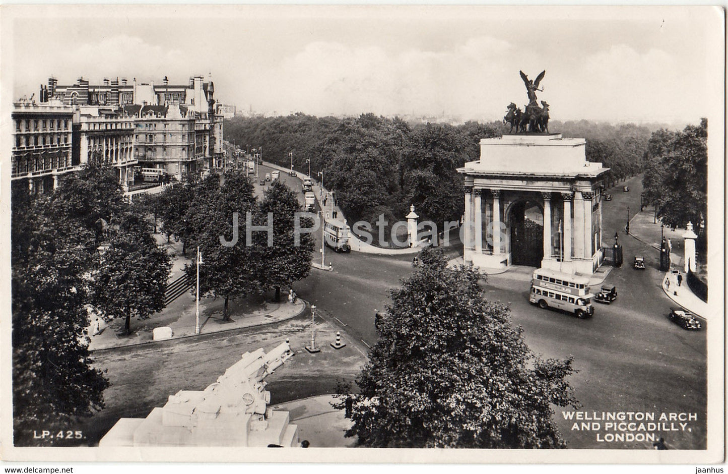 London - Wellington Arch and Piccadilly - bus - old postcard - 1954 - United Kingdom - England - used - JH Postcards