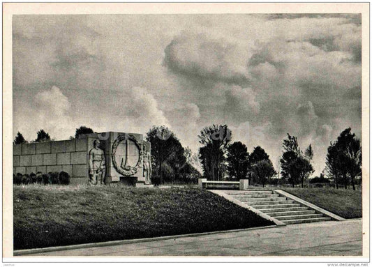 right part - memorial wall - Piskaryovskoye Memorial Cemetery - Leningrad - St. Petersburg - 1964 - Russia USSR - unused - JH Postcards