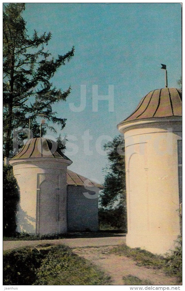 Towers of Entrance Gate - Russian writer Leo Tolstoy Museum - Yasnaya Polyana - 1971 - Russia USSR - unused - JH Postcards