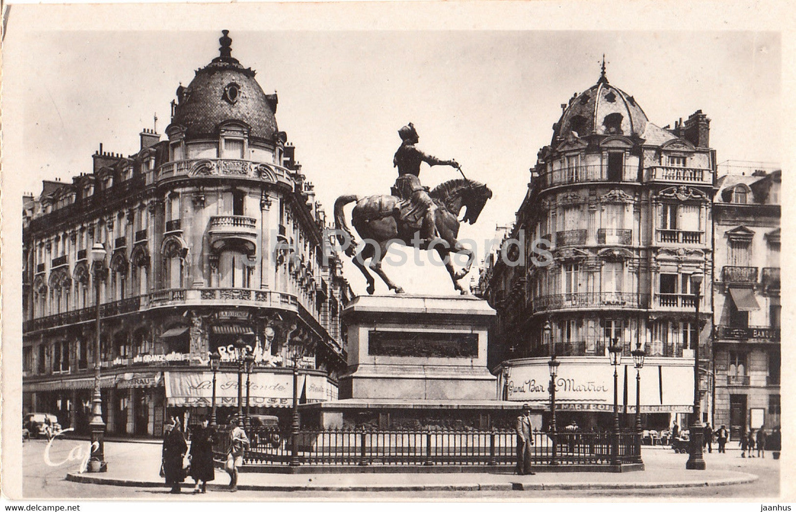 Orleans - Place du Martroi et Statue de Sainte Jeanne d'Arc - monument - horse - 84 - old postcard - France - unused - JH Postcards