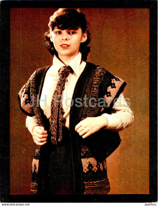 Vest with tie - women - fashion - Large Format Postcard - 1980 - Russia USSR - unused - JH Postcards