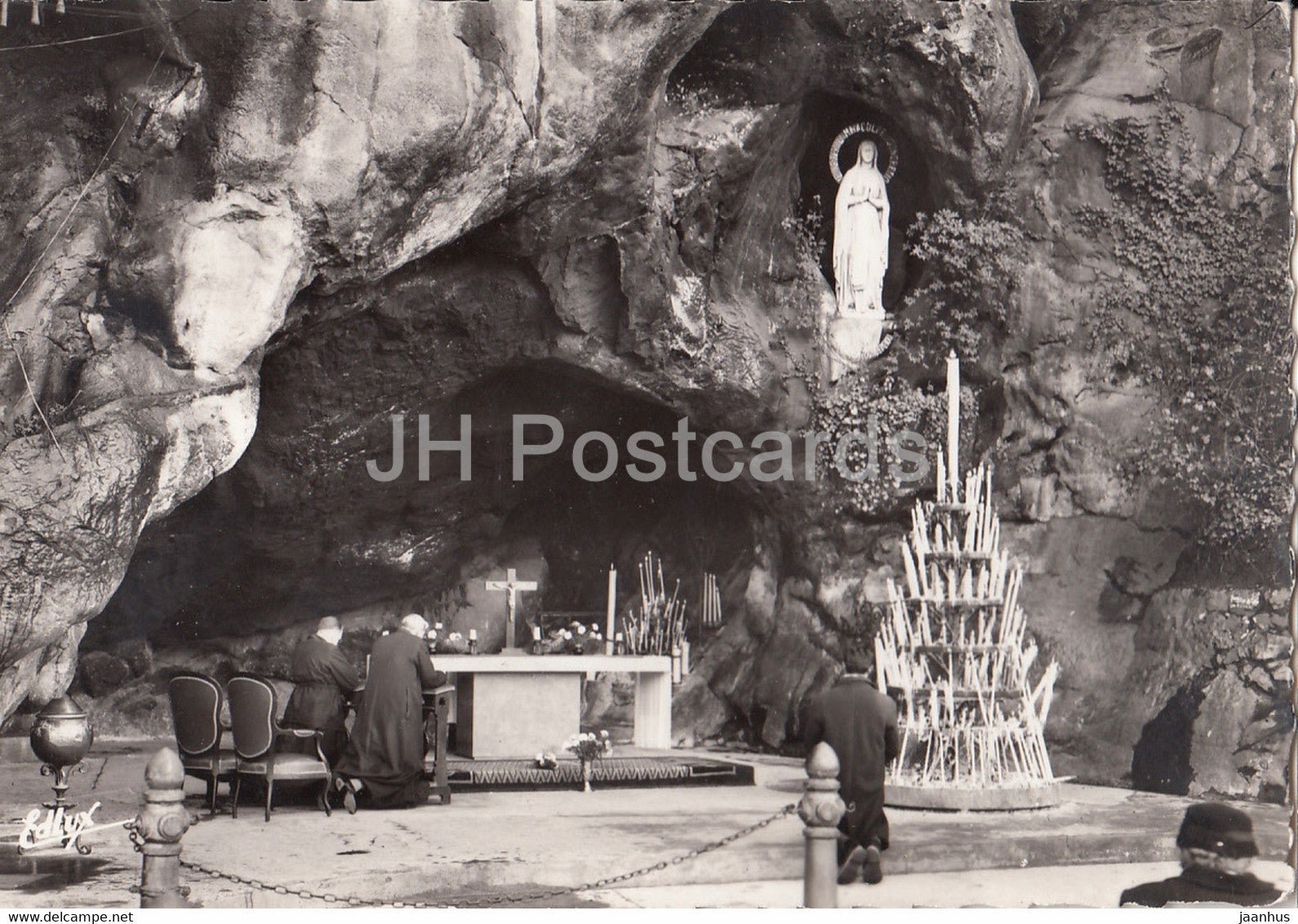 Lourdes - La Grotte miraculeuse - 145 B - France - used - JH Postcards