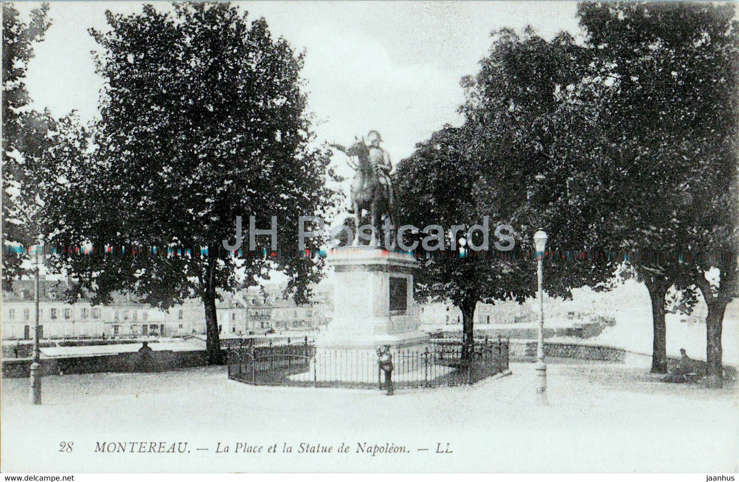 Montereau - La Place et la Statue de Napoleon - 28 - old postcard - France - used - JH Postcards