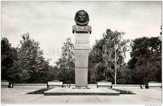 monument to cosmonaut V. Belyayev - Vologda - 1984 - Russia USSR - unused - JH Postcards