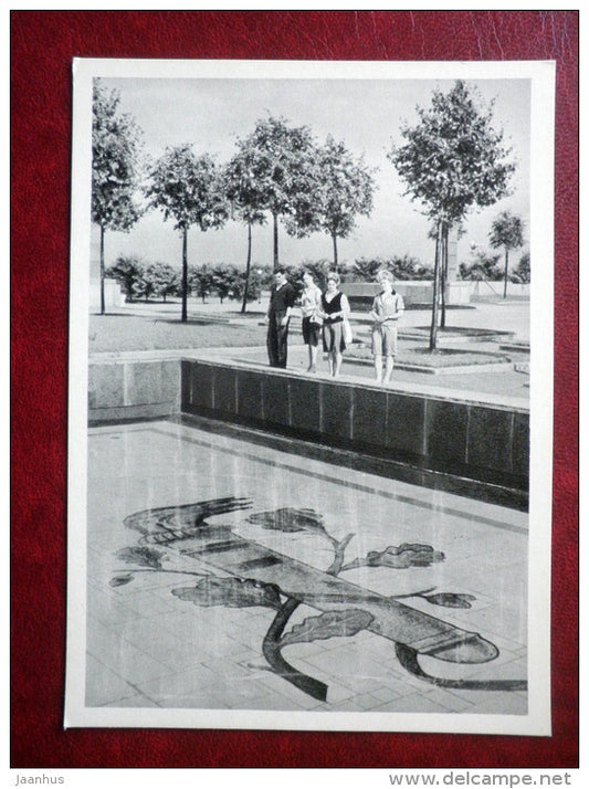 pool on the upper ground - Piskaryovskoye Memorial Cemetery - Leningrad  - 1966 - Russia USSR - unused - JH Postcards