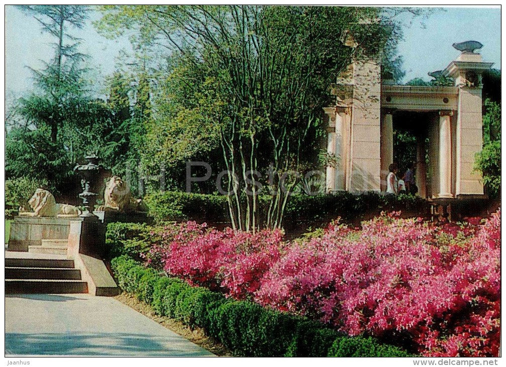 Portion of a Summer House - lion - Arboretum - Dendrarium - Botanical Garden - Sochi - 1985 - Russia USSR - unused - JH Postcards