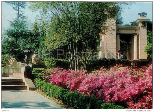 Portion of a Summer House - lion - Arboretum - Dendrarium - Botanical Garden - Sochi - 1985 - Russia USSR - unused - JH Postcards