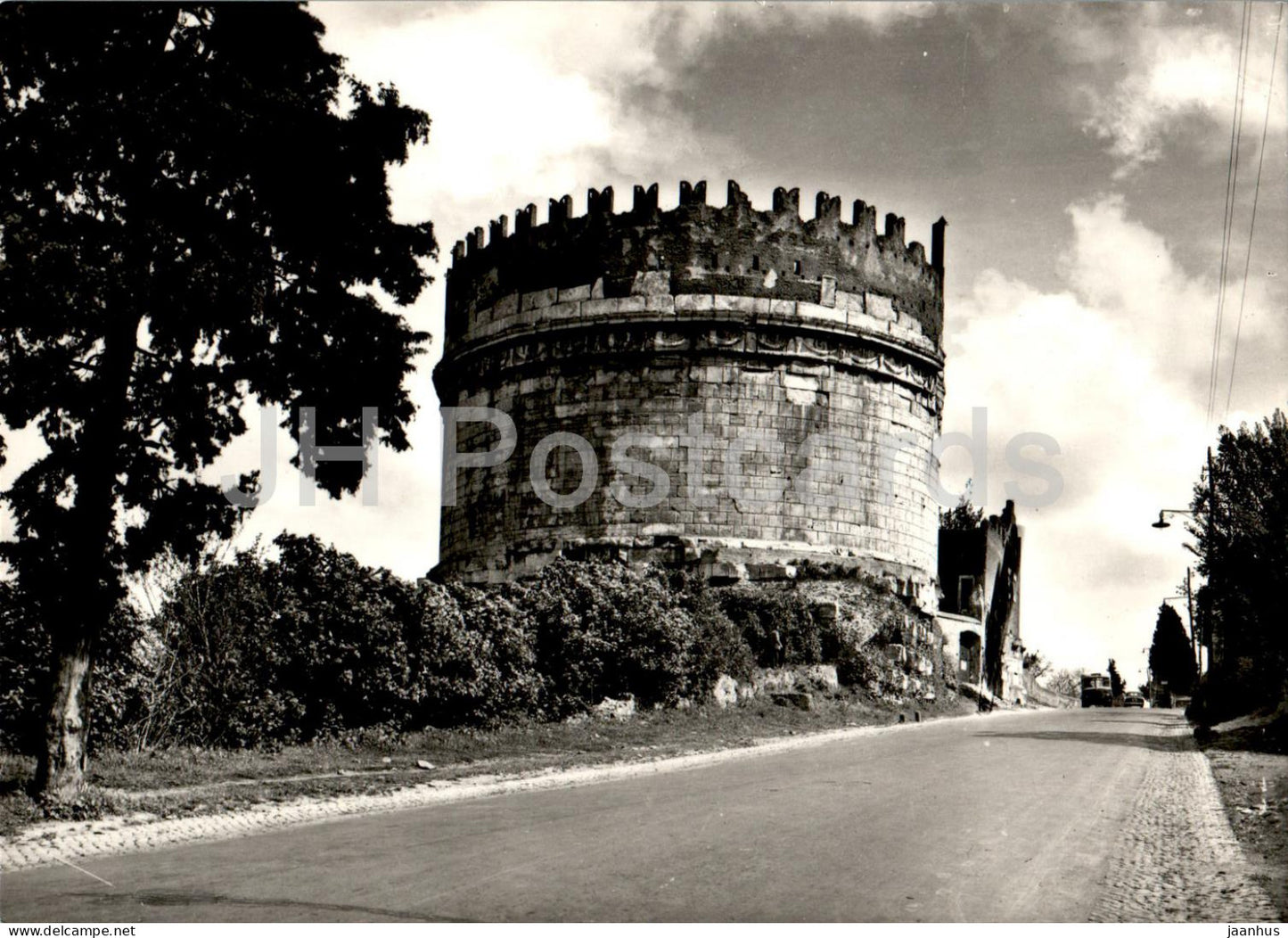 Roma - Rome - Tomba di Cecilia Metella - tomb - ancient world - 700 - Italy - used - JH Postcards
