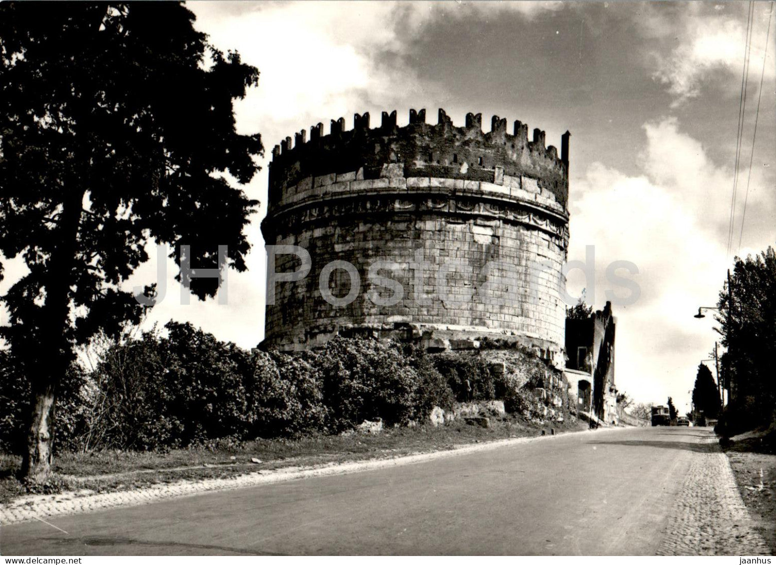 Roma - Rome - Tomba di Cecilia Metella - tomb - ancient world - 700 - Italy - used - JH Postcards