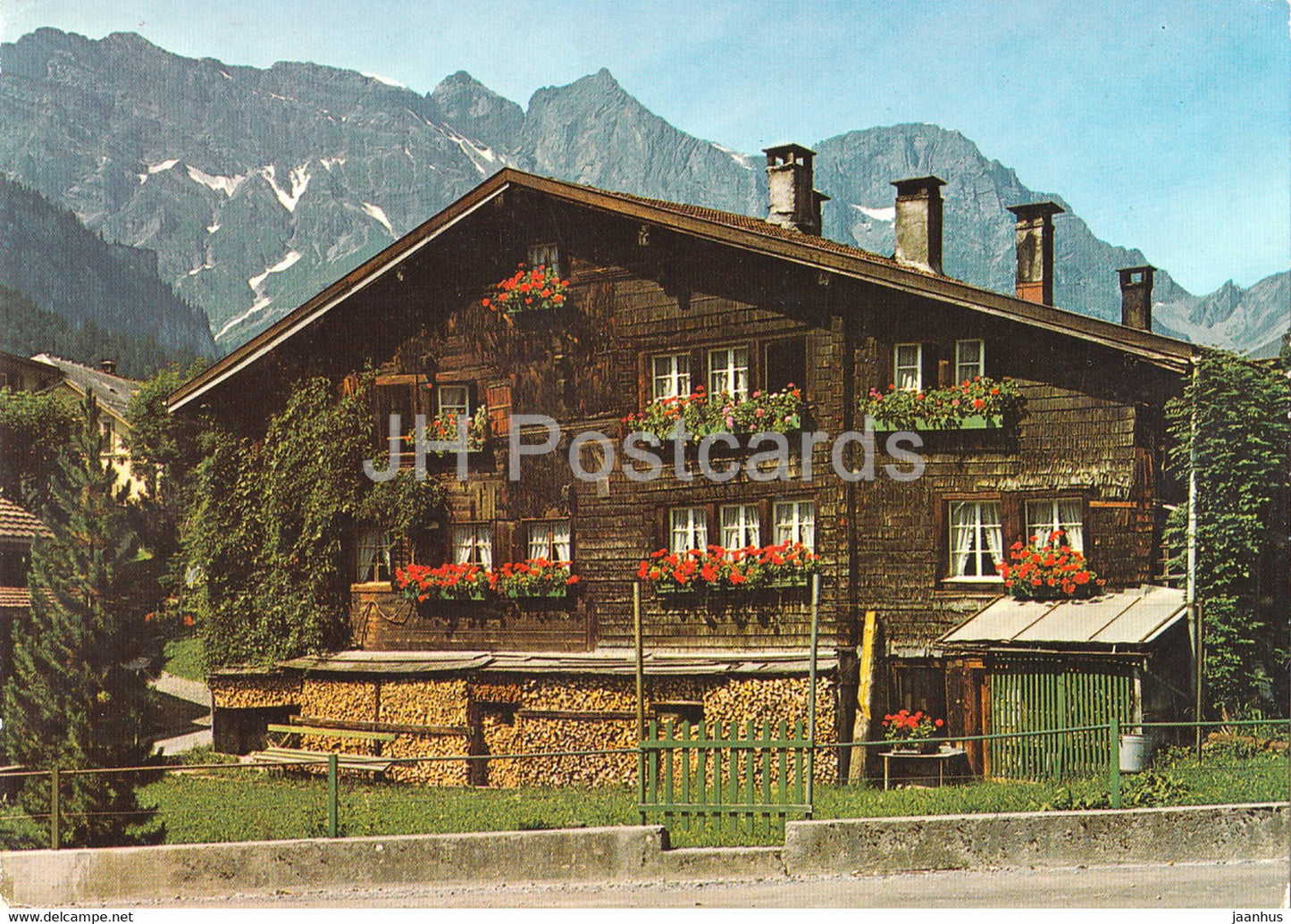 Altes Schweizer Bauernhaus - 18363 - Switzerland - used - JH Postcards