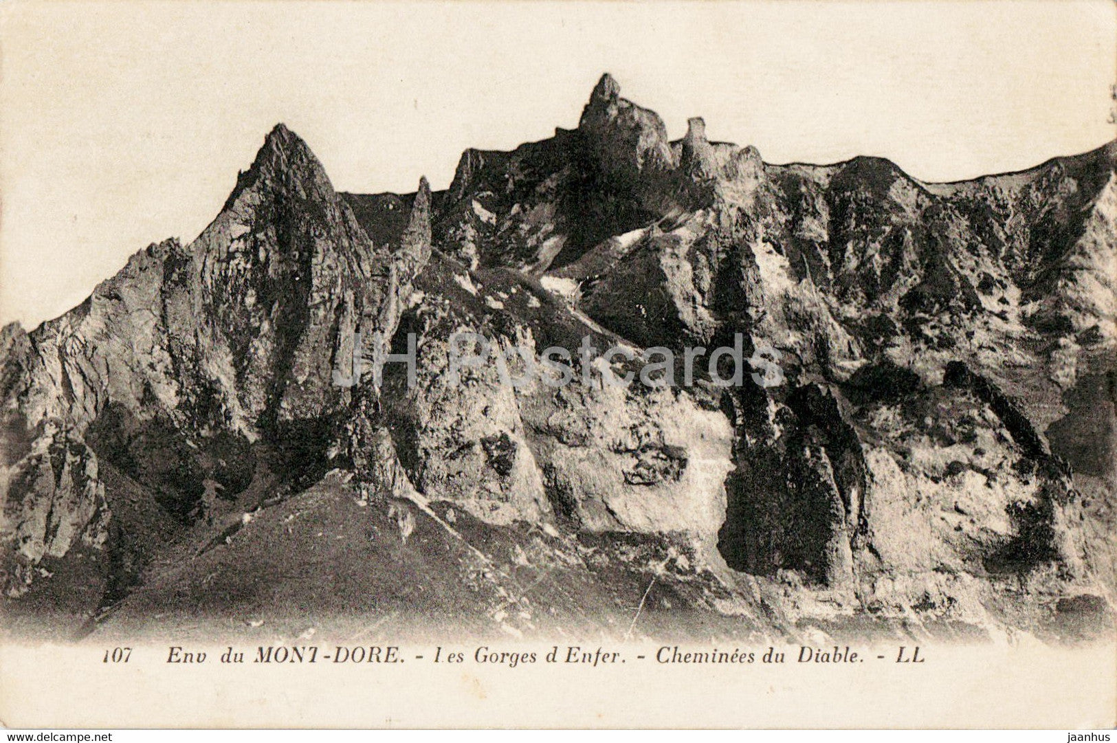 Env du Mont Dore - Les Gorges d Enfer - Cheminees du Diable - 107 - old postcard - France - used - JH Postcards