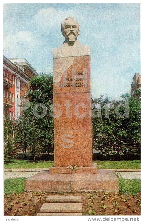monument to Dzherzinsky - Krasnoyarsk - 1983 - Russia USSR - unused - JH Postcards