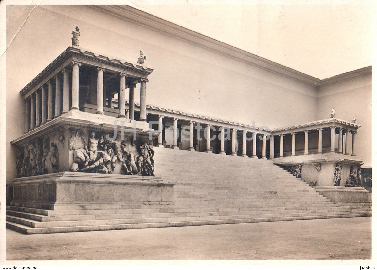 Berlin - Pergamon Museum - Der Altar von Pergamon - old postcard - Germany - unused - JH Postcards