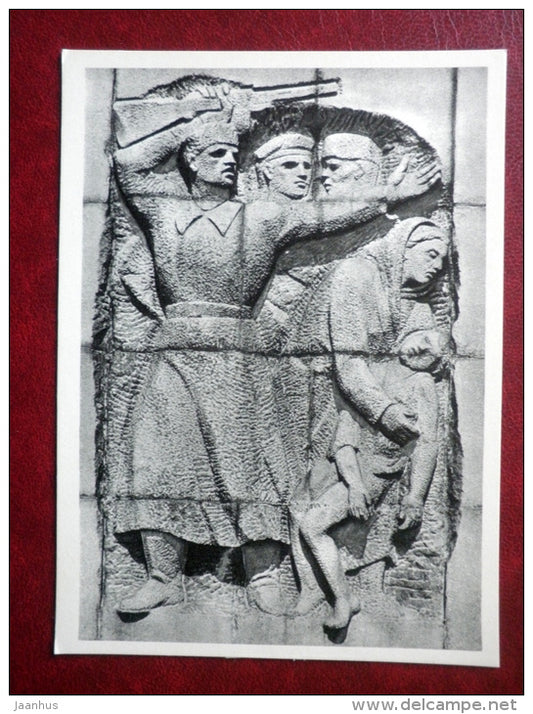 Basrelief on the memorial wall - soldiers - Piskaryovskoye Memorial Cemetery - Leningrad  - 1966 - Russia USSR - unused - JH Postcards