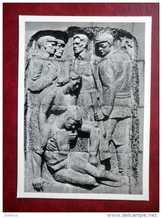 Basrelief on the memorial wall - soldiers 1- Piskaryovskoye Memorial Cemetery - Leningrad  - 1966 - Russia USSR - unused - JH Postcards