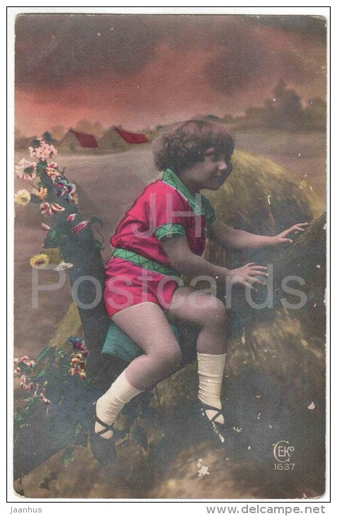 child in shorts - flowers - CEKO 1637 - circulated in Estonia 1929 - JH Postcards