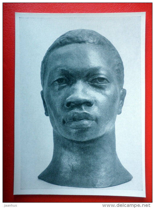 sculpture by H. Naurzbayev . Free Guinean Man , 1963 - kazakhstan art  - unused - JH Postcards