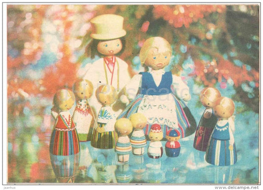 New Year Greeting card - 1 - wooden dolls in Estonian folk costumes - 1979 - Estonia USSR - used - JH Postcards