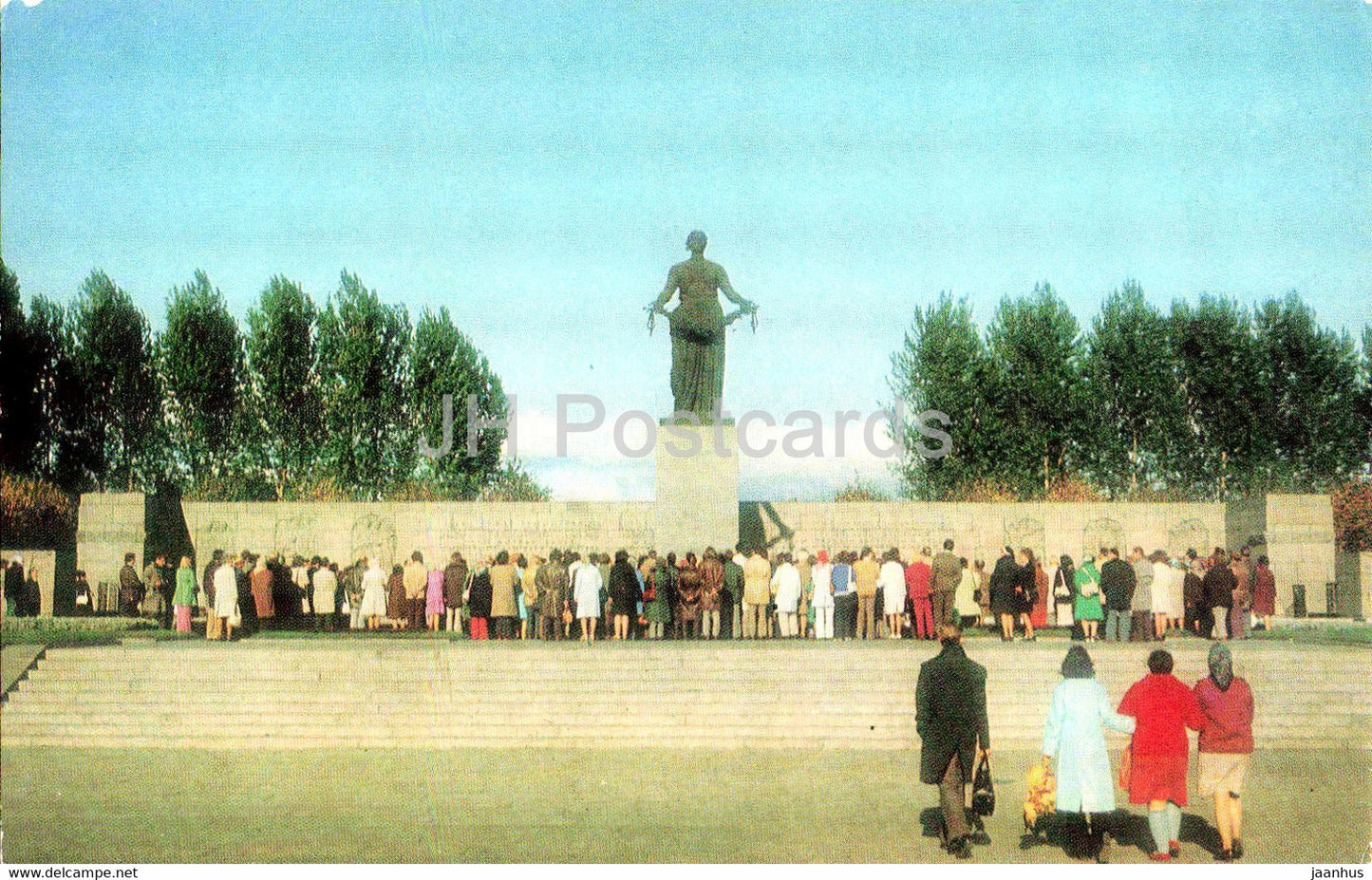 Leningrad - St Petersburg - Piskaryovskoye Memorial Cemetery - Motherland monument - 1976 - Russia USSR - unused - JH Postcards