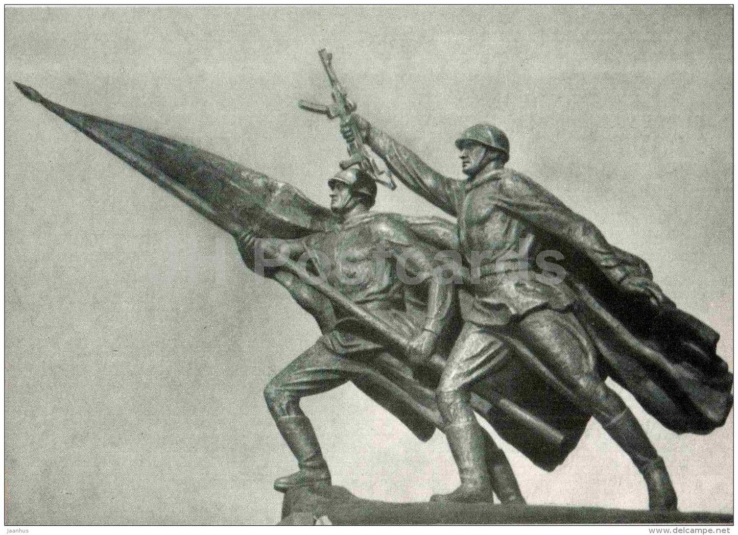 sculpture by Juozas Mikenas - sculptural group Victry in Kaliningrad , 1945-46 - soldiers - lithuanian art - unused - JH Postcards