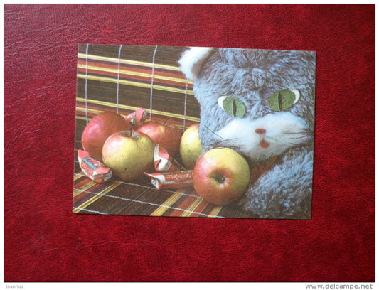 New Year mini Greeting card - apples - candies - cat - 1983 - Estonia USSR - used - JH Postcards