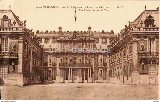 Versailles - Le Chateau - La Cour de Marbre - 6 - old postcard - France - unused - JH Postcards