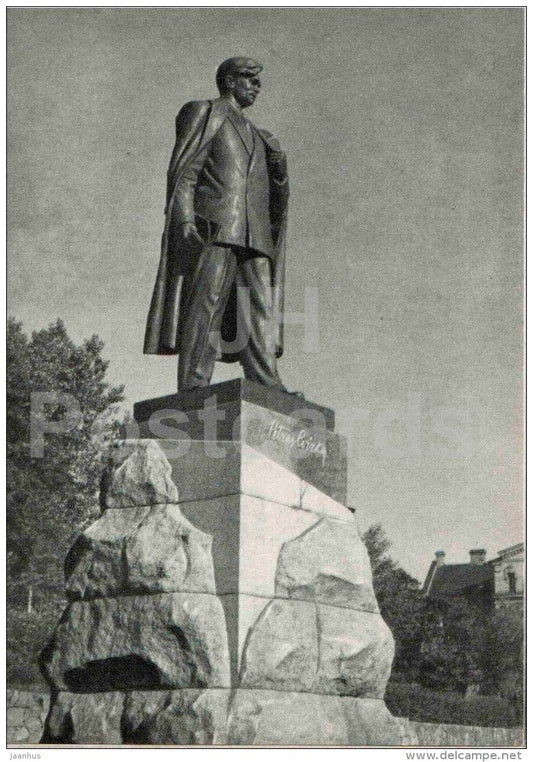 sculpture by Juozas Mikenas - monument to writer Petras Cvirka , 1959 - lithuanian art - unused - JH Postcards