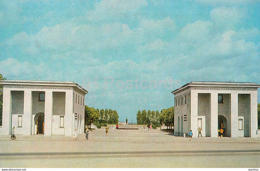 Leningrad - St Petersburg - Piskarevskoe Memorial Cemetery - Pavilion Propylaea - Russia USSR - unused - JH Postcards