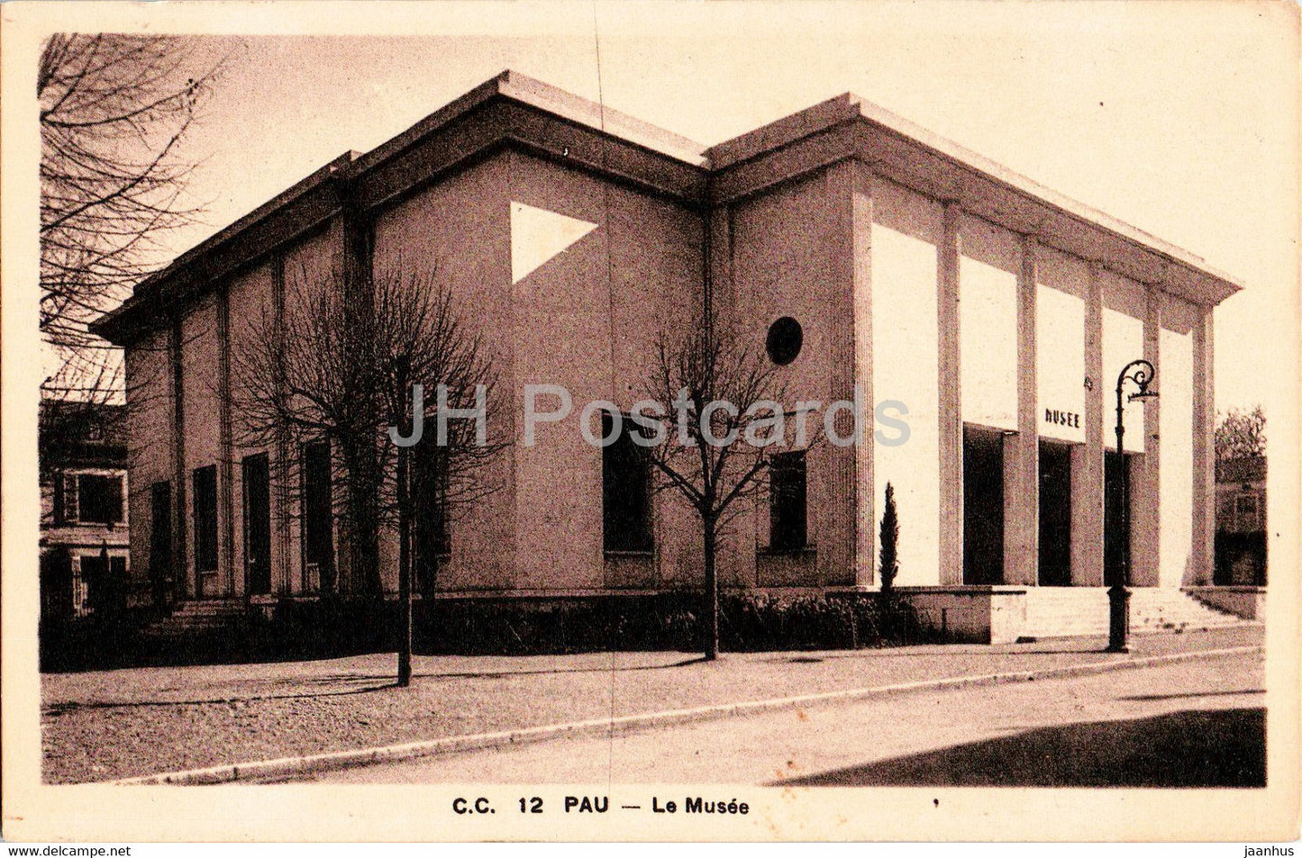 Pau - Le Musee - museum - 12 - old postcard - France - unused - JH Postcards