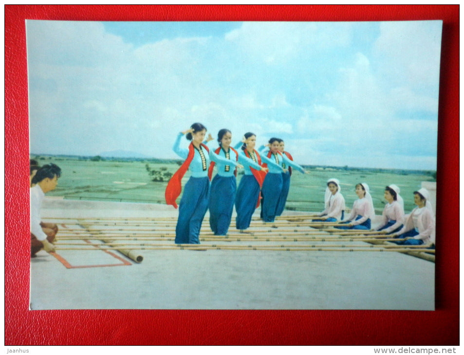 Bamboo Dance - Vietnamese Folk Dance - folk costumes - old postcard - Vietnam - unused - JH Postcards