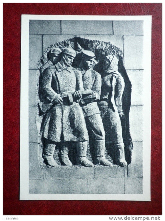 Bas-Relief on the Memorial wall - soldiers - Piskaryovskoye Memorial Cemetery - Leningrad  - 1962 - Russia USSR - unused - JH Postcards