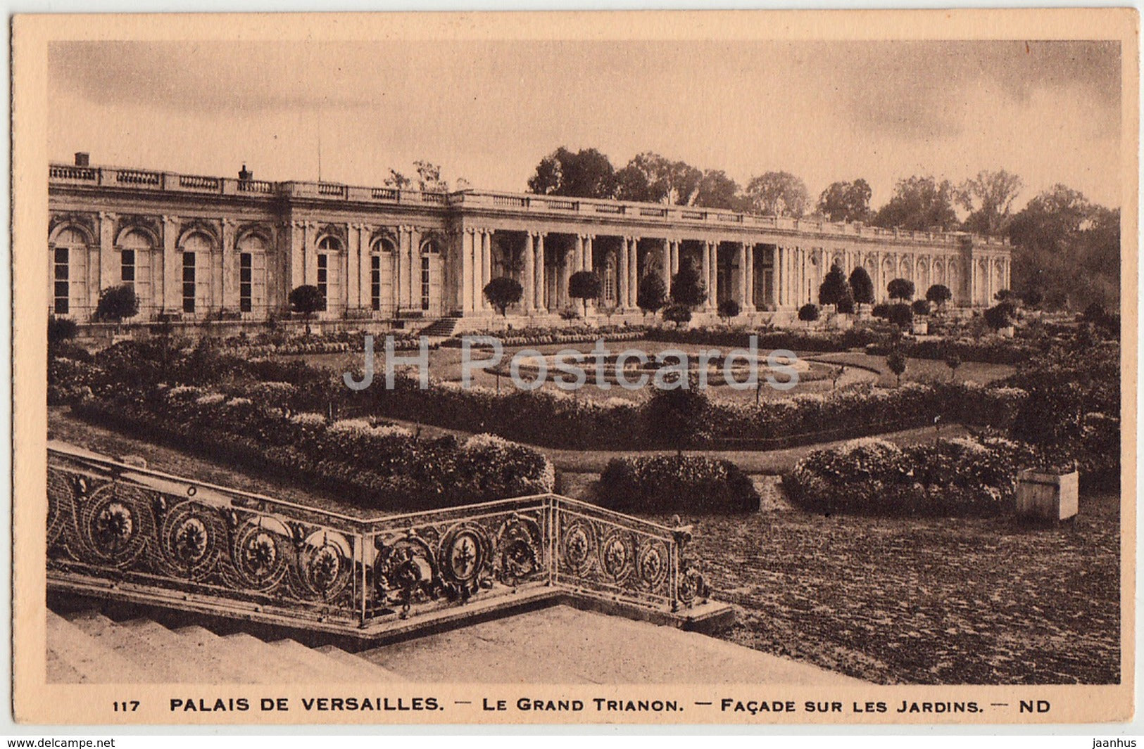 Palais de Versailles - Le Grand Trianon - Facade sur les Jardins - castle - garden  117 - old postcard - France - unused - JH Postcards