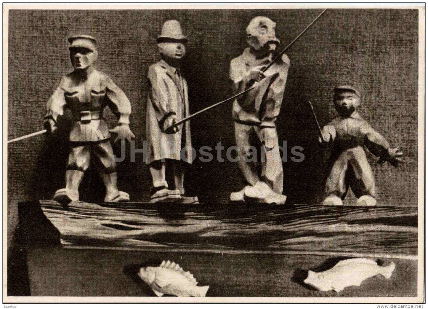 sculpture by J. Laurinkus - Fishermen - Lithuanian Folk Sculpture - 1958 - Lithuania USSR - unused - JH Postcards
