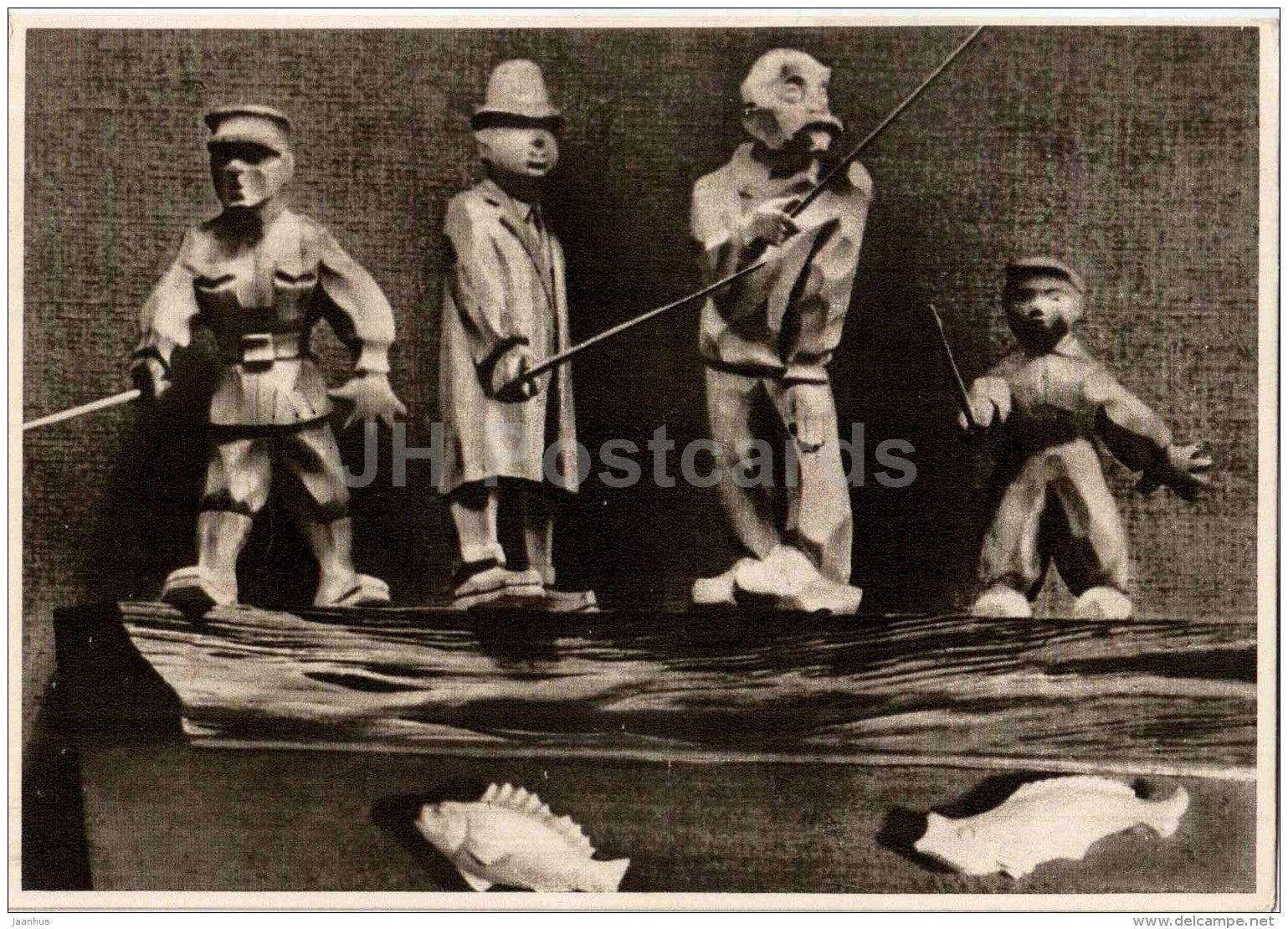 sculpture by J. Laurinkus - Fishermen - Lithuanian Folk Sculpture - 1958 - Lithuania USSR - unused - JH Postcards