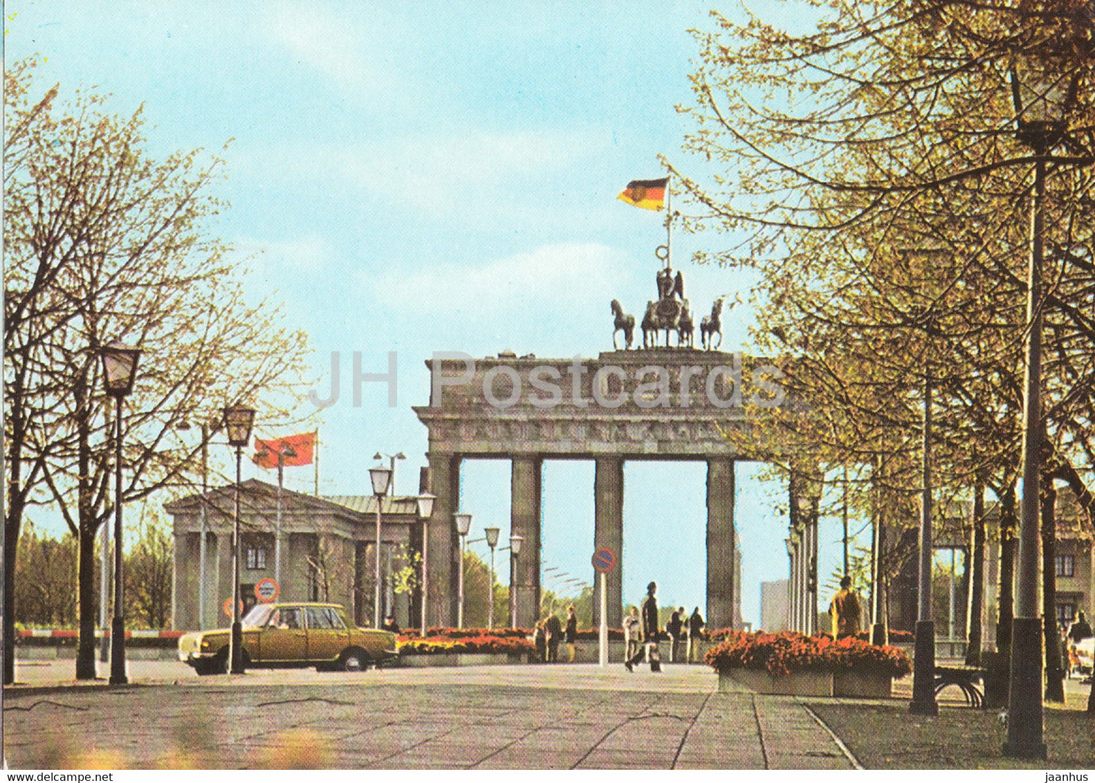 Berlin - Branderburger Tor - car - 5 - Germany DDR - unused - JH Postcards