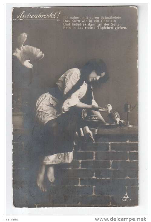 woman - doves - Aschenbrödel - PH 7219-2 - old postcard - unused - JH Postcards
