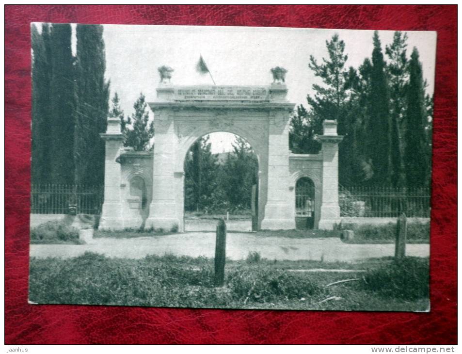 Sochi - Research Station. Entrance to the park - old Postcard - Russia - USSR - unused - JH Postcards