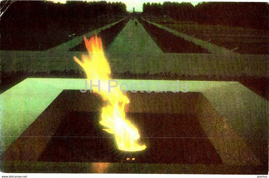 Leningrad - St Petersburg - Piskaryovskoye Memorial Cemetery - Eternal Flame - 1976 - Russia USSR - unused - JH Postcards