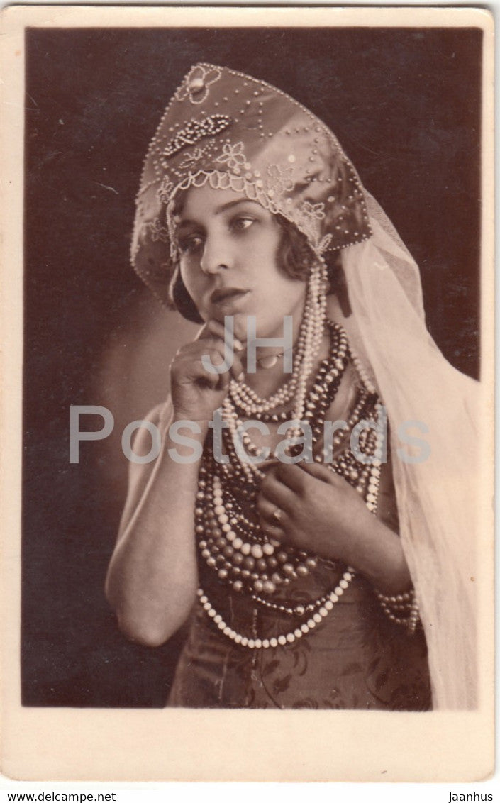 Woman in Folk Costumes - Fotogr. M. Kiperman - old postcard - Poland - unused - JH Postcards