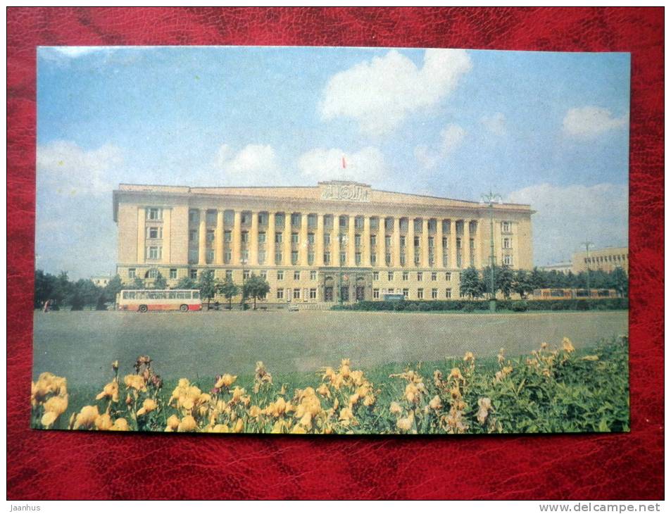 Novgorod - The House of Soviets in Victory Square - Russia - USSR - unused - JH Postcards