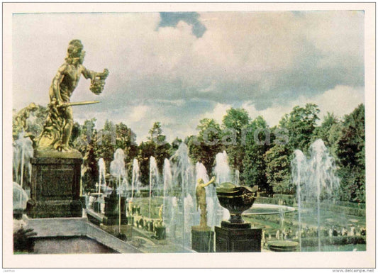 Fountains of the Great Cascade . On the left Perseus statue - Petrodvorets - 1964 - Russia USSR - unused - JH Postcards