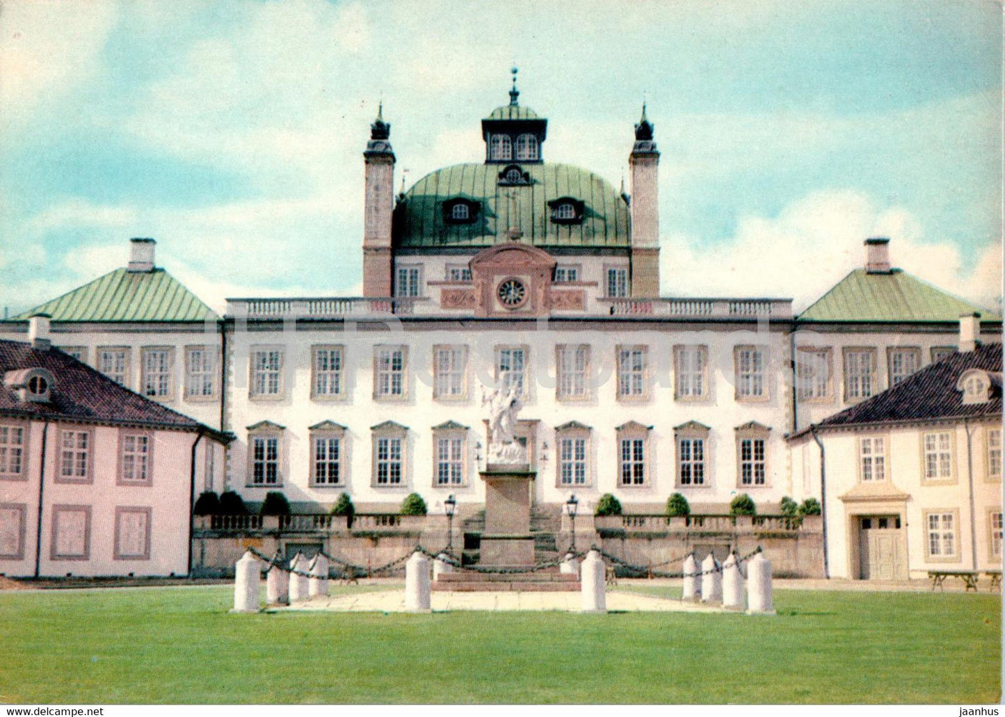 Fredensborg Slot - castle - 872 - Denmark - used - JH Postcards