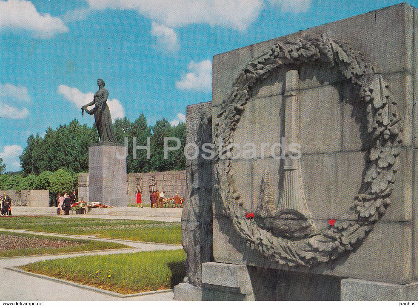 Leningrad - St Petersburg - Piskarevskoye Cemetery - Russia USSR - unused - JH Postcards