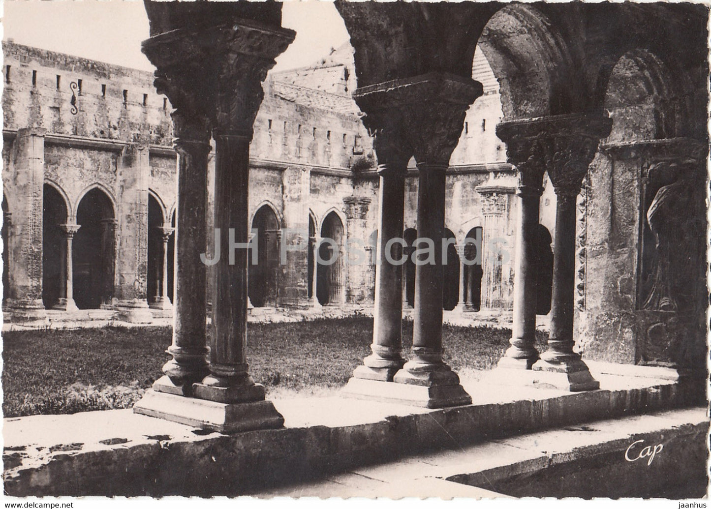 Arles - Cloitre Saint Trophime - Galerie - cloister - France - unused - JH Postcards