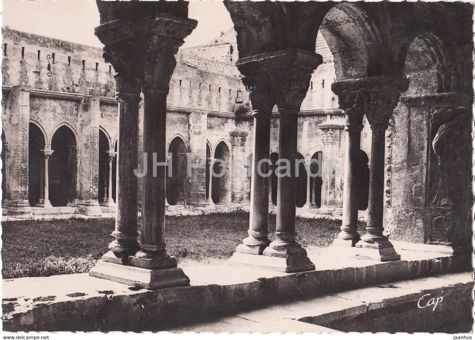 Arles - Cloitre Saint Trophime - Galerie - cloister - France - unused - JH Postcards