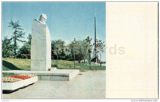 monument to S. Korolev on avenue of Spacemen - Moscow - 1969 - Russia USSR - unused - JH Postcards