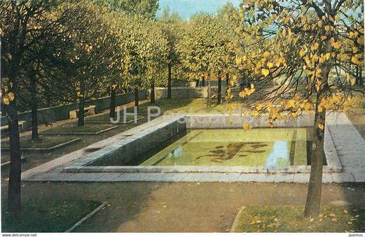 Leningrad - St Petersburg - Piskaryovskoye Memorial Cemetery - pool on the upper platform - 1981 - Russia USSR - unused - JH Postcards
